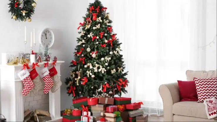 Berbagai jenis pohon natal dan hampers