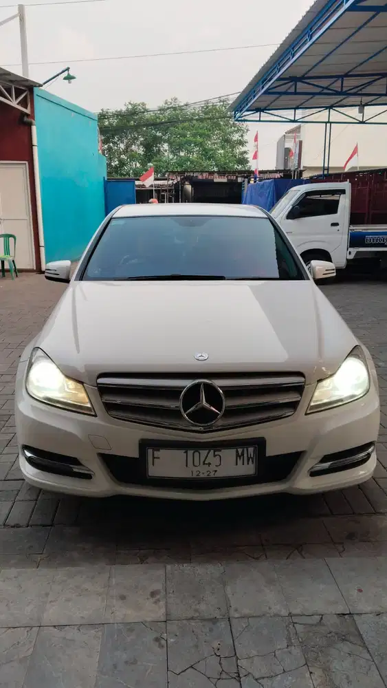Mercedes-Benz C200 2014 Bensin