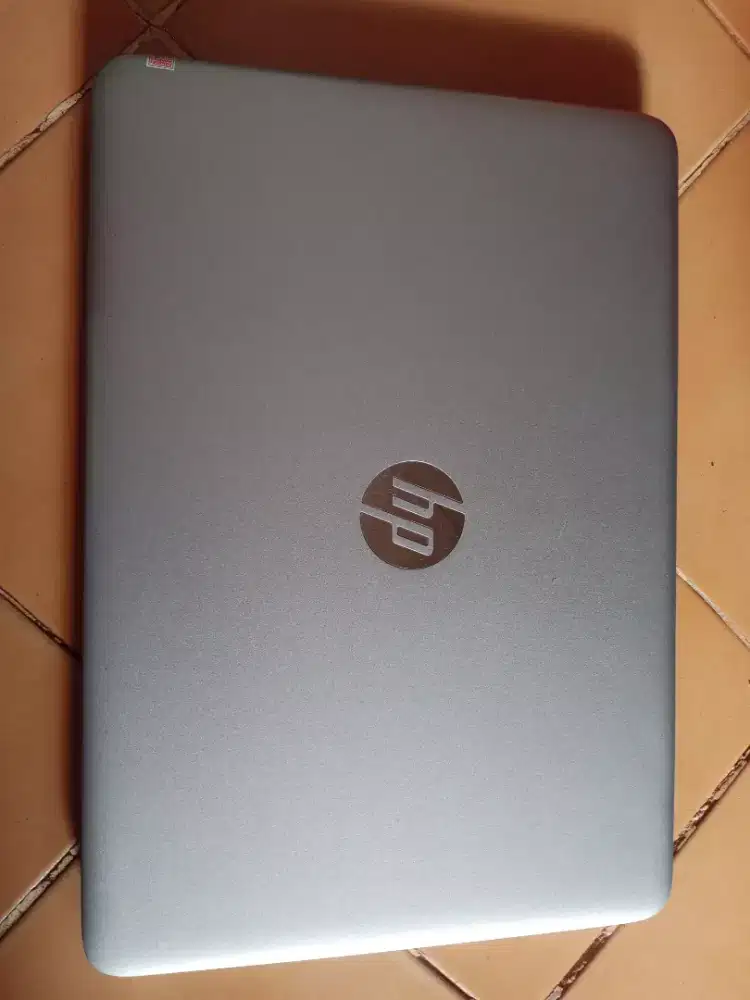 Dijual hp i5 core gen7 ram 16 storage 238gb