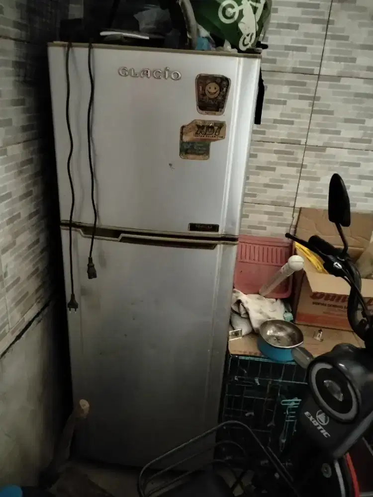 Kulkas 2 pintu merek Toshiba