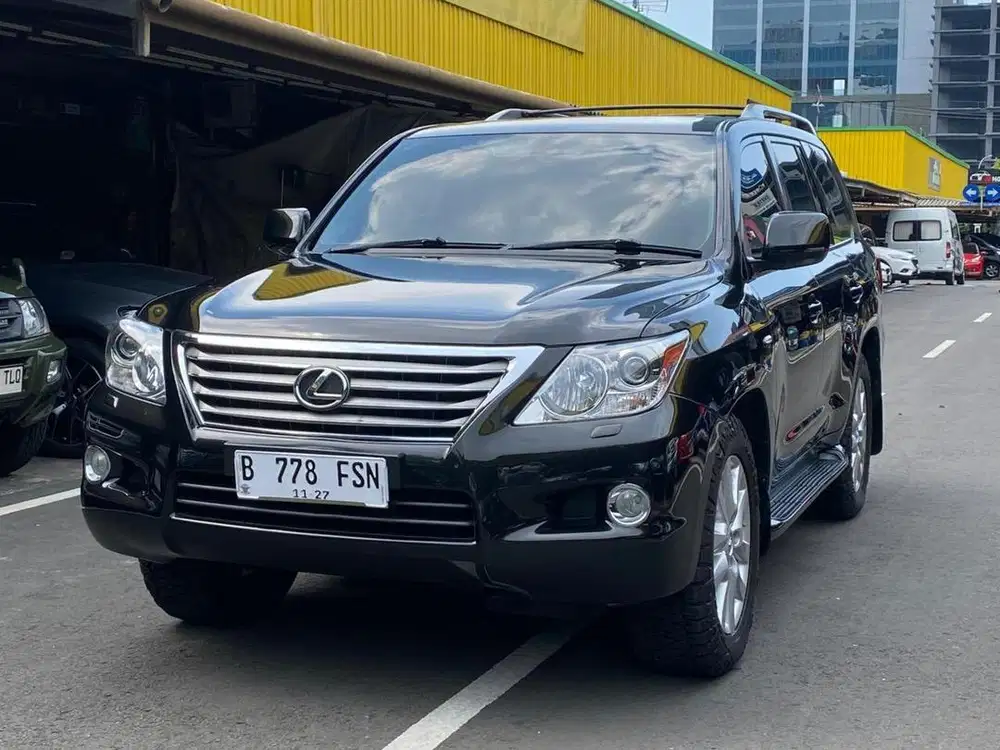LEXUS LX570 AT HITAM 2011