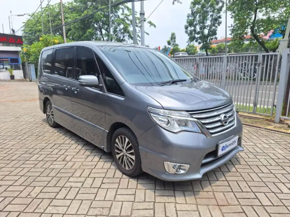 LOW DP Nissan Serena 2.0 Highway Star Bensin-AT 2018 UKK