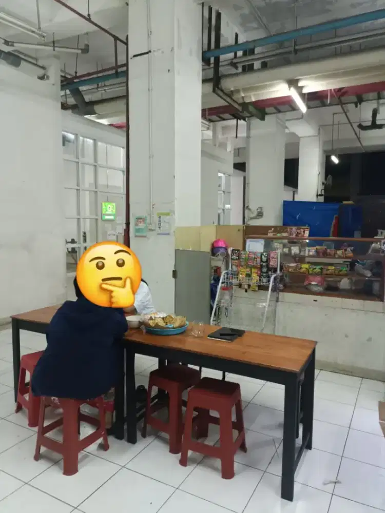 Djual  menja etalase ingklut meja nya