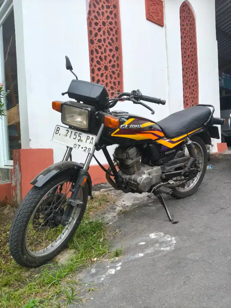 GL Max 2003 Istimewa Orinan