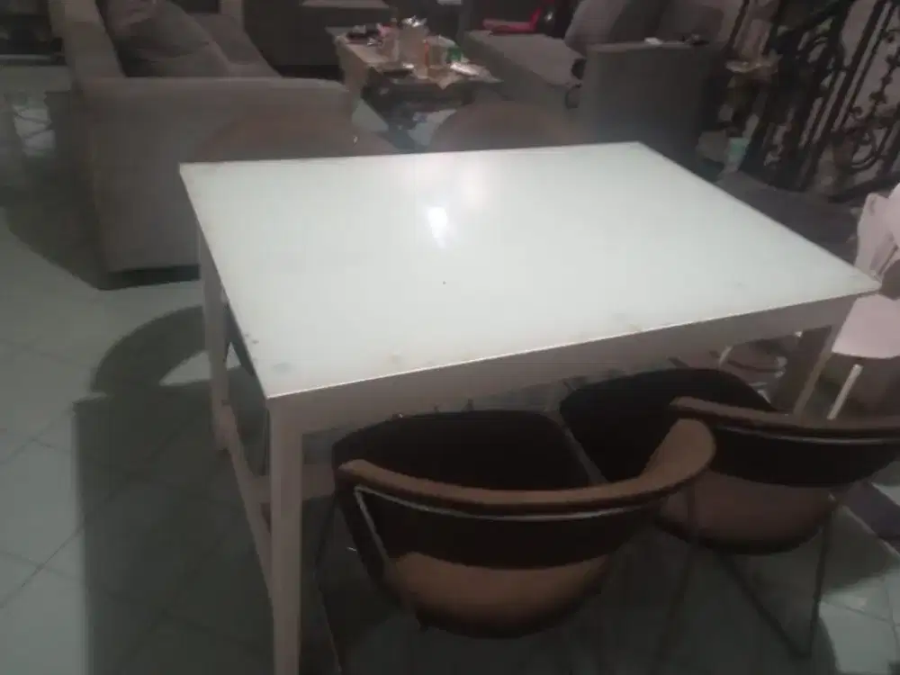Jual 1 Sett Meja Makan 4 Kursi