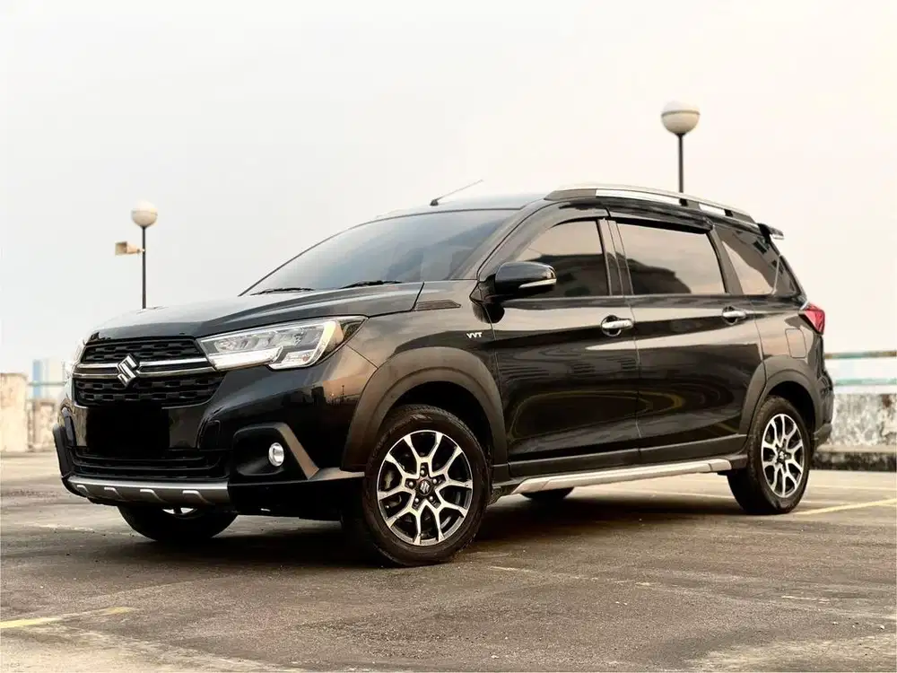SUZUKI XL7 1.5 ALPHA AT 2021 HITAM
