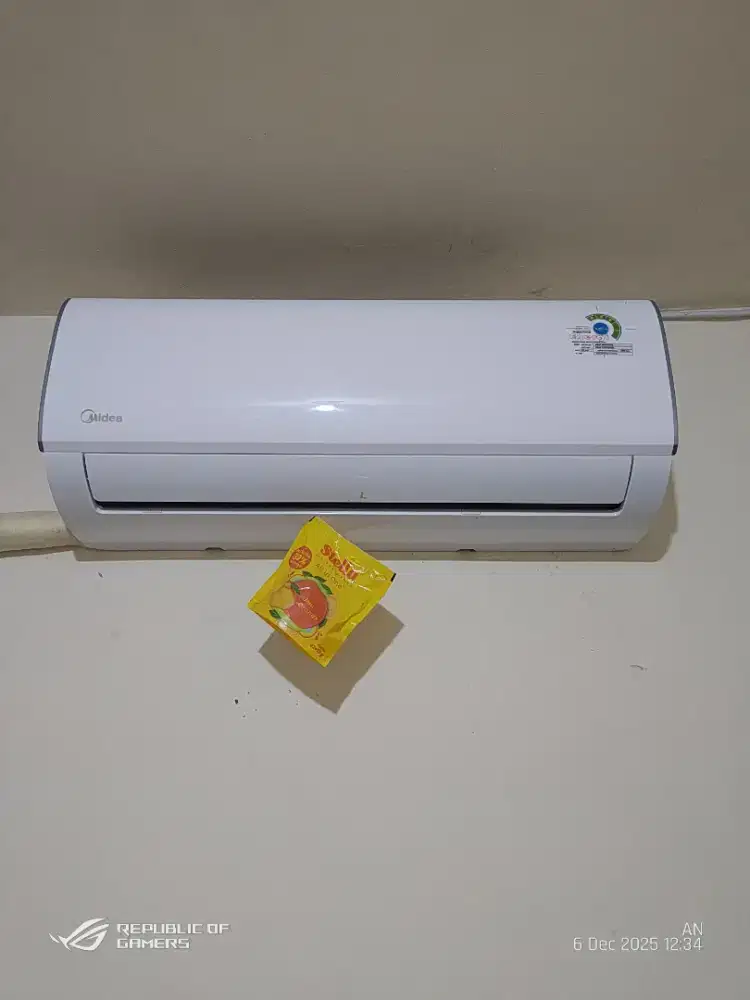 AC MIDEA 1/2 PK USIA 4 BULAN JARANG DIPAKAI
