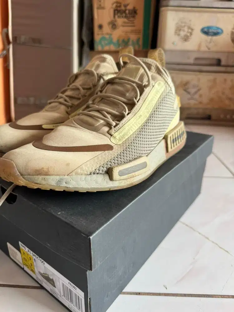 Sepatu adidas NMD R1 Spectoo
