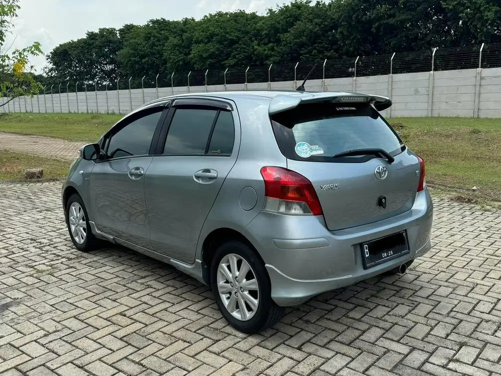 Km 50rb Yaris E 2011 Cash nego tangan pertama
