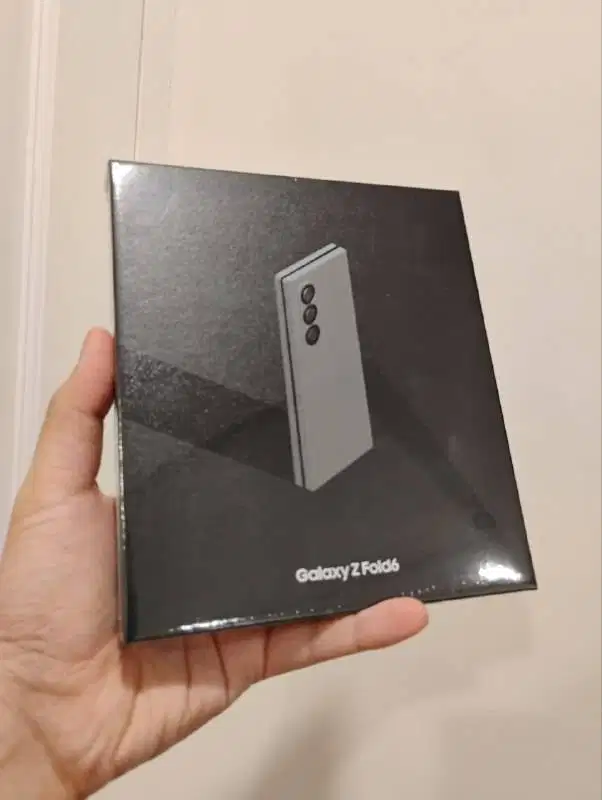 Samsung Galaxy Z Fold6 - Silver - 512GB - BNIB