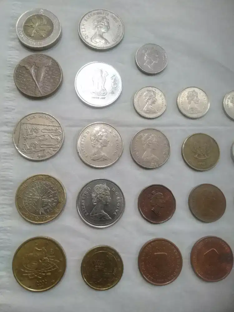 Jual uang koin asing beberapa negara Rp.5.000.000