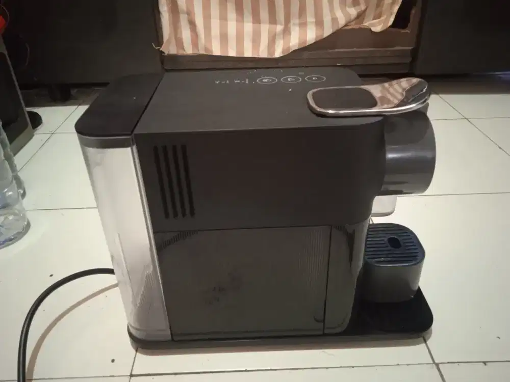 Mesin kopi nespresso