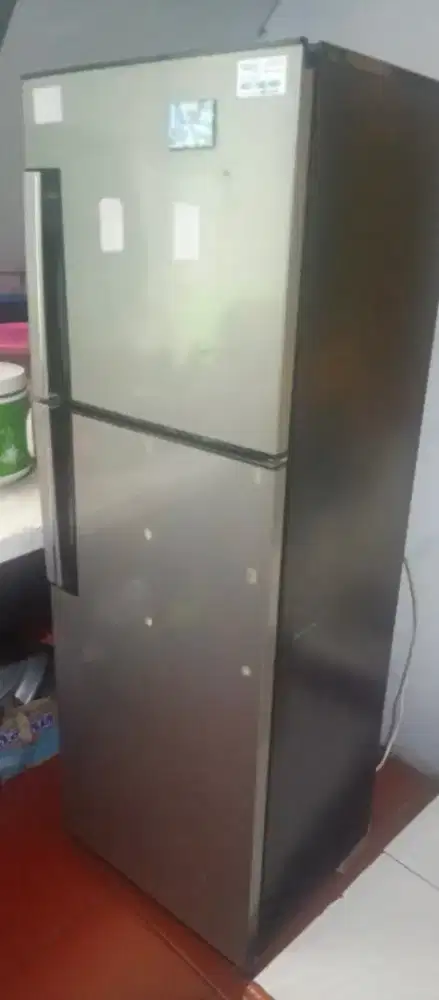 Unit kulkas type 2pintu nofrost merk Aqua dingin bagus bergaransi