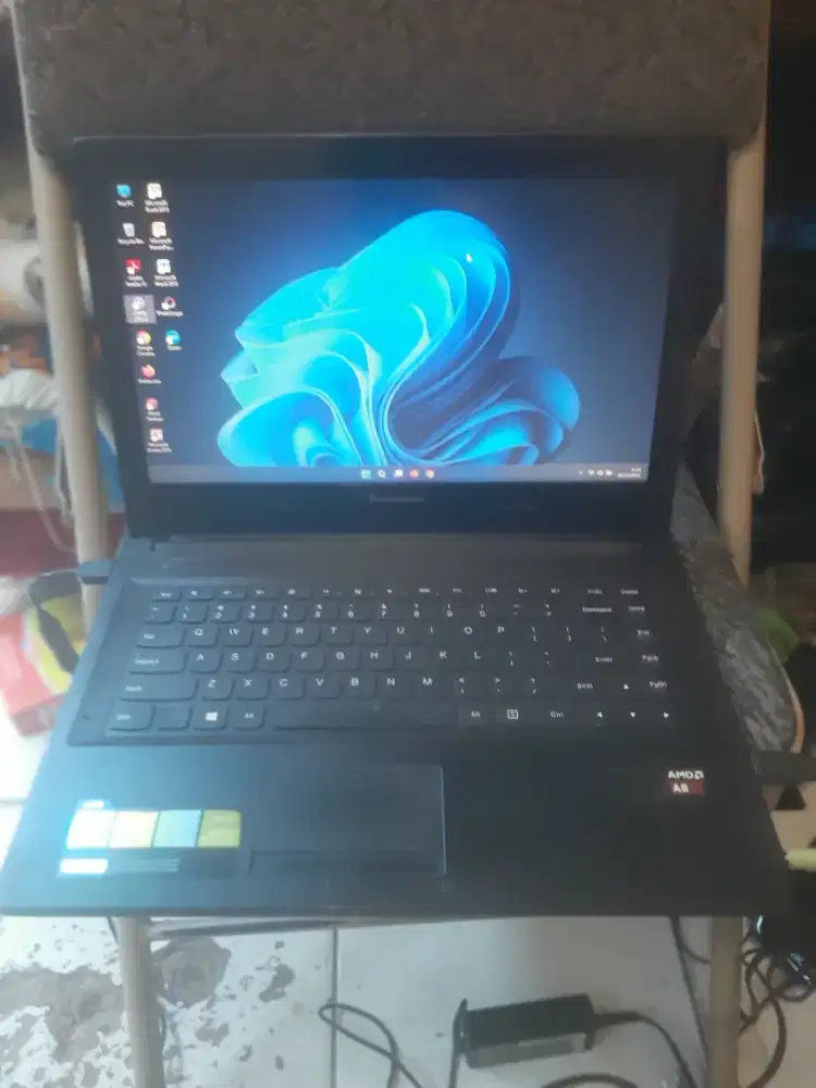 Lenovo G40 AMD A8-6410 APU with AMD Radeon R5  Graphics,