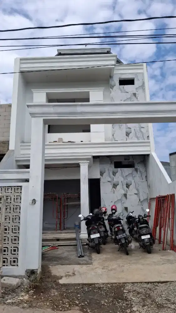 Rumah mewah 2 lantai siap huni murah di Mangunharjo