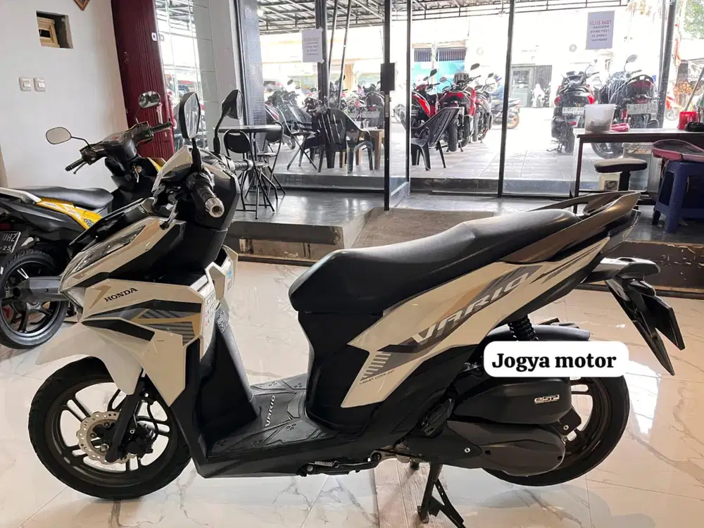 (B) honda vario 125 iss 2023 cash & credit
