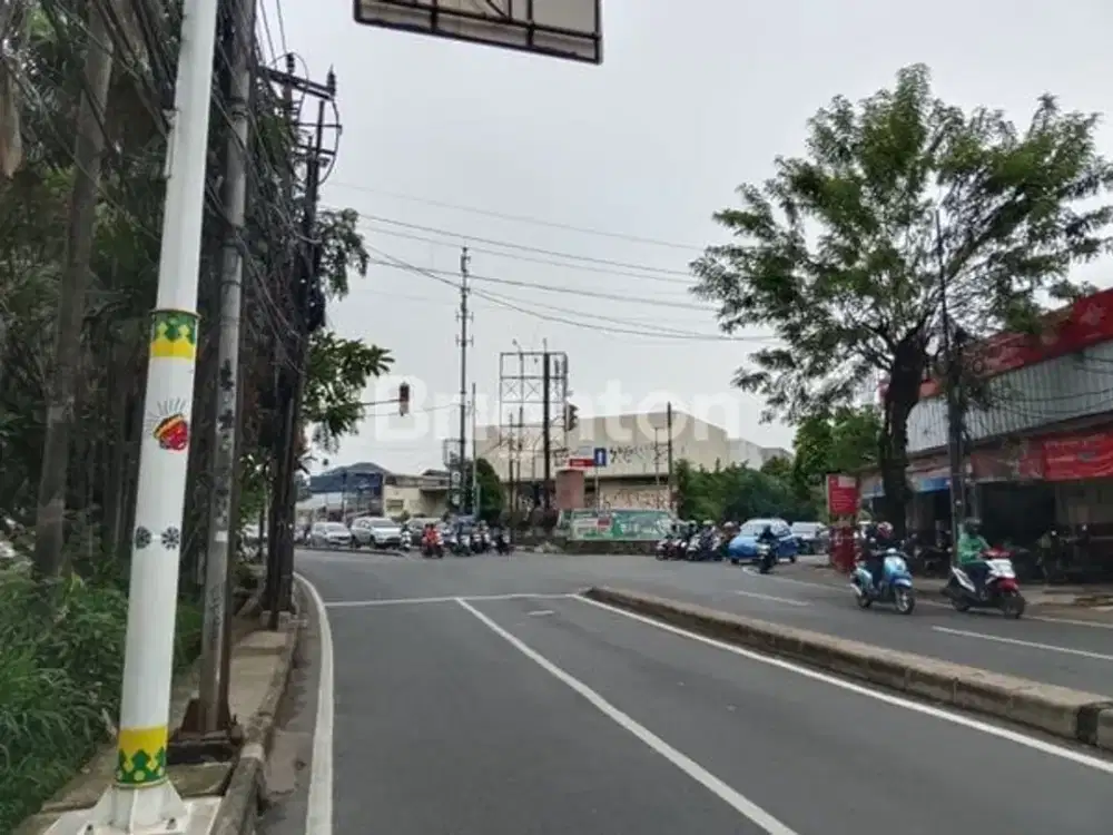 Tempat usaha  Luas strategis di JL LEBAK BULUS Jakarta Selatan