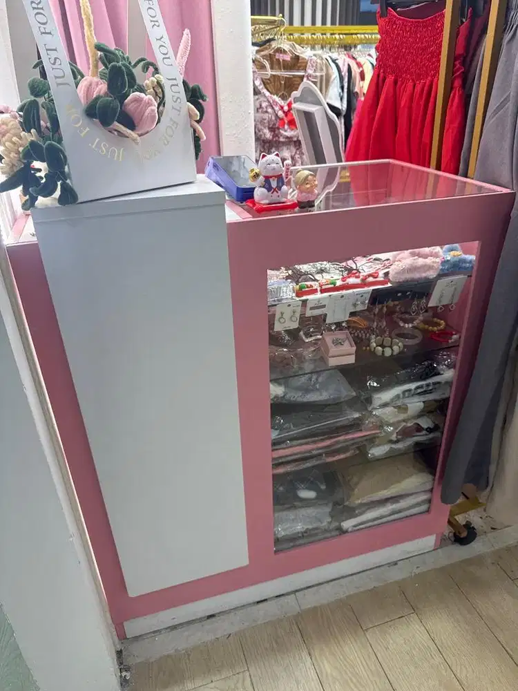 Meja Kasir Pink