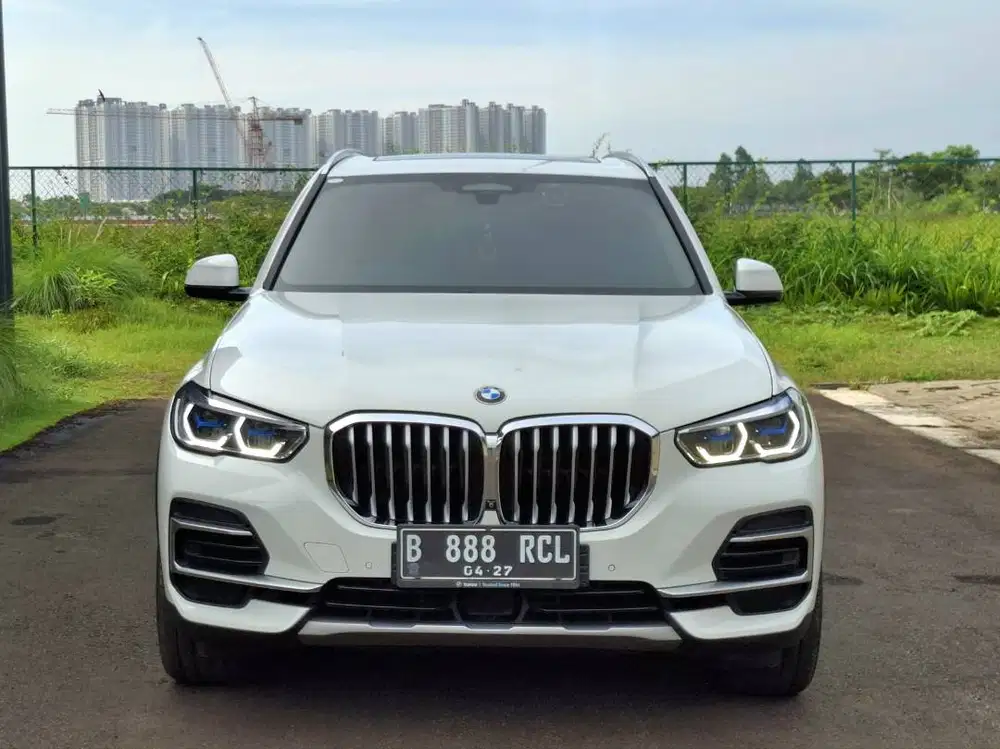 (Low km) BMW X5 Xdrive 4.0i. tahun 2022. Putih. Perfect cond