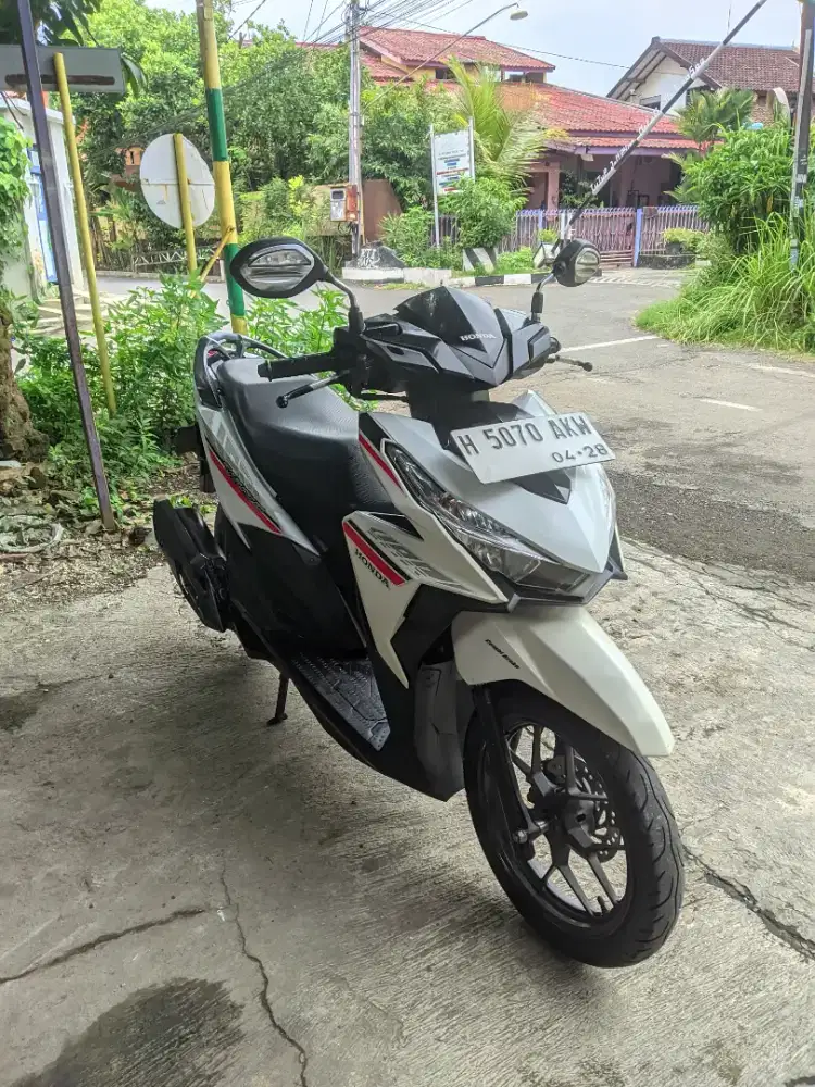 VARIO 125 2018 PUTIH ISTIMEWA