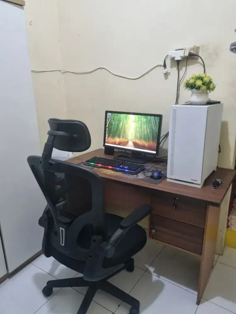 PC RAKITAN FULL SET DAN PERLENGKAPAN