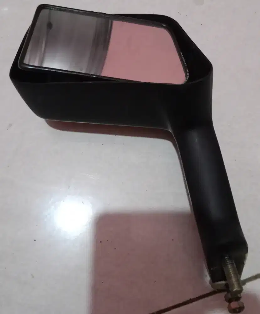 Spion tanduk retro model bendera