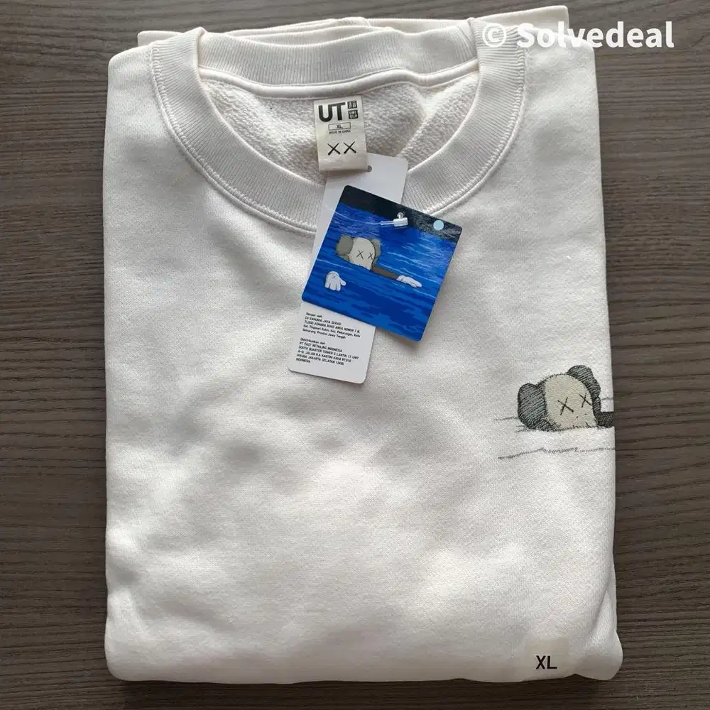 Sweater Uniqlo Kaws Longsleeve Sweatshirt Putih