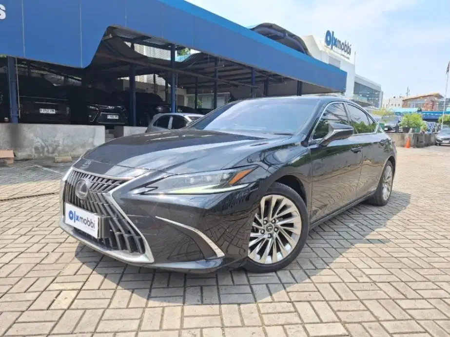 LOW DP Lexus ES300h 2.5 Bensin-AT 2022 WSC