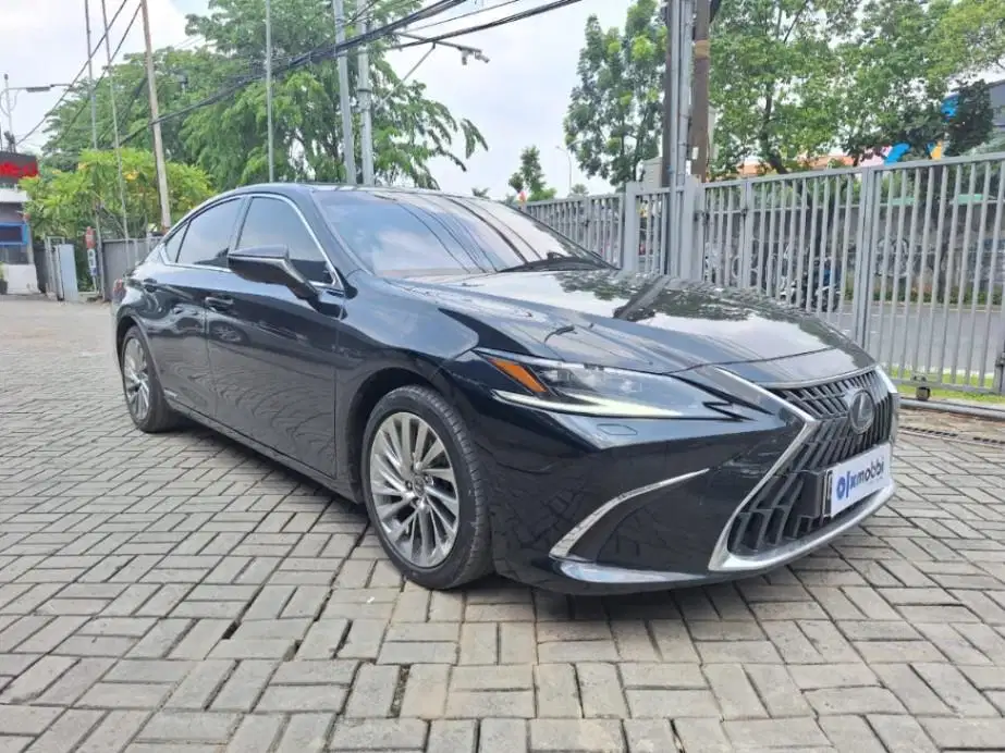 LOW DP Lexus ES300h 2.5 Bensin-AT 2022 WSC