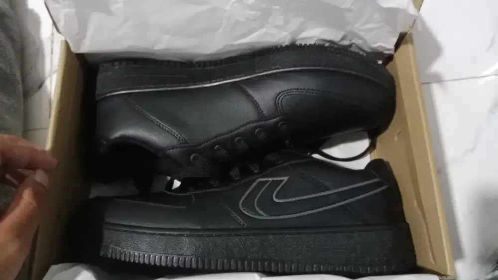 Jual sepatu warna hitam