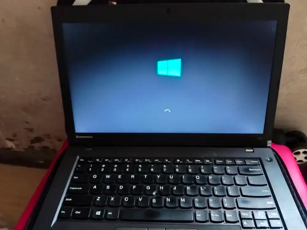 Laptop Thinkpad t450 core i5 generasi 5 ram 8gb SSD 256gb