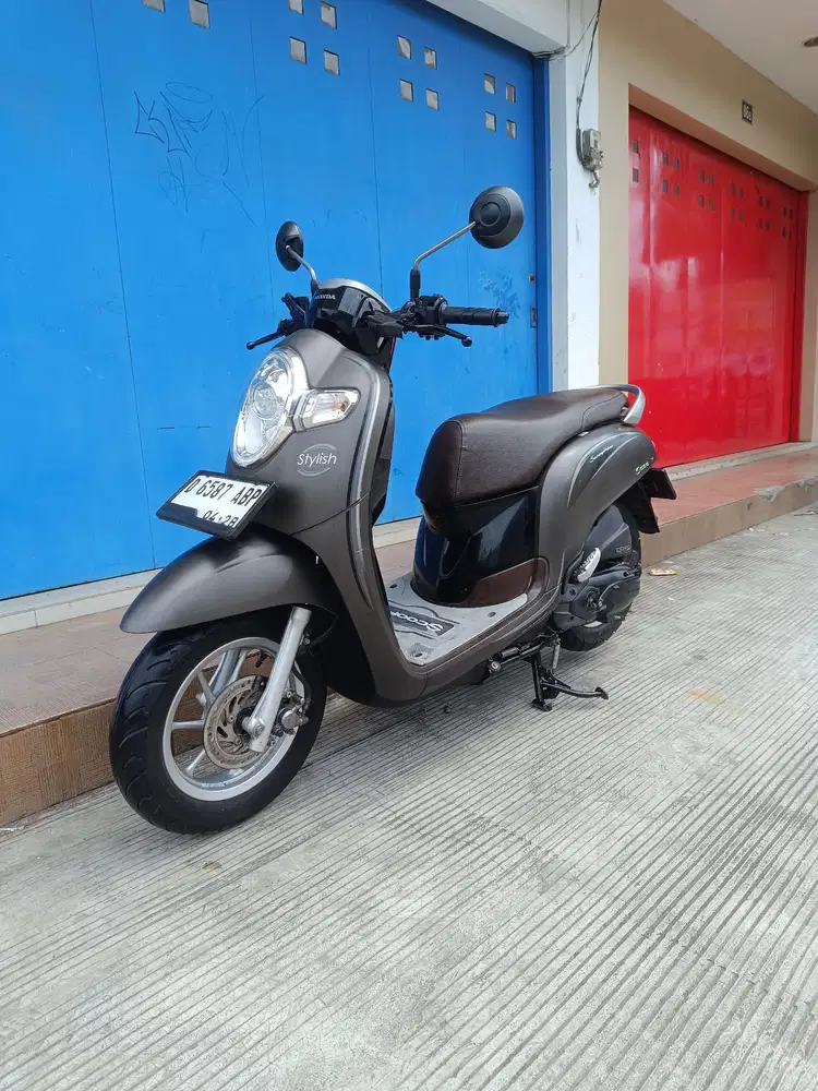 Honda scoopy donat 2018 mulus antik