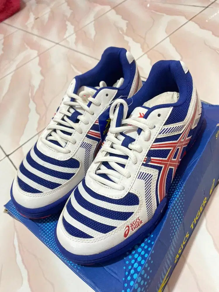 Sepatu Badminton / Olahraga Mrek Asics tiger Ukuran 40 (Baru)