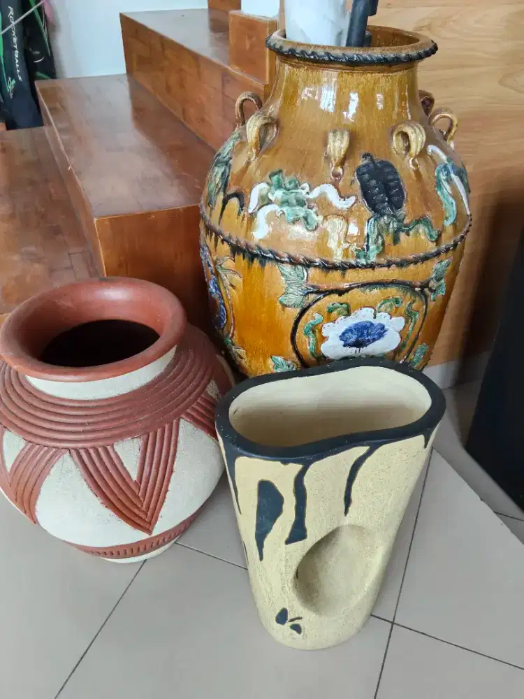 3 buah guci pajangan