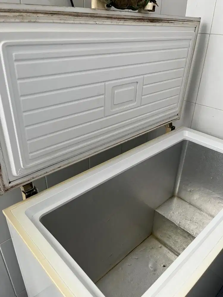 Dijual freezer merk RSA