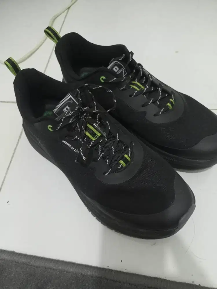 DIJUAL SEPATU SPORT/OLAHRAGA