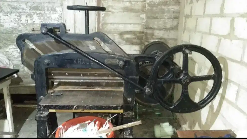 Mesin potong kertas Krause