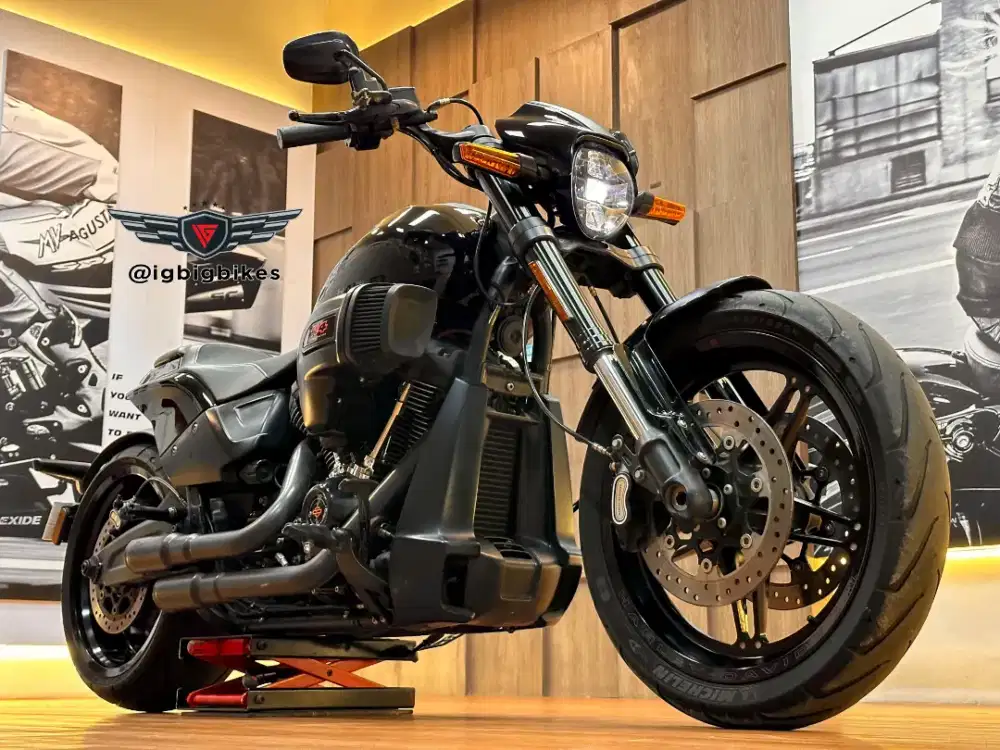 Harley Fxdr Vivid black 2020