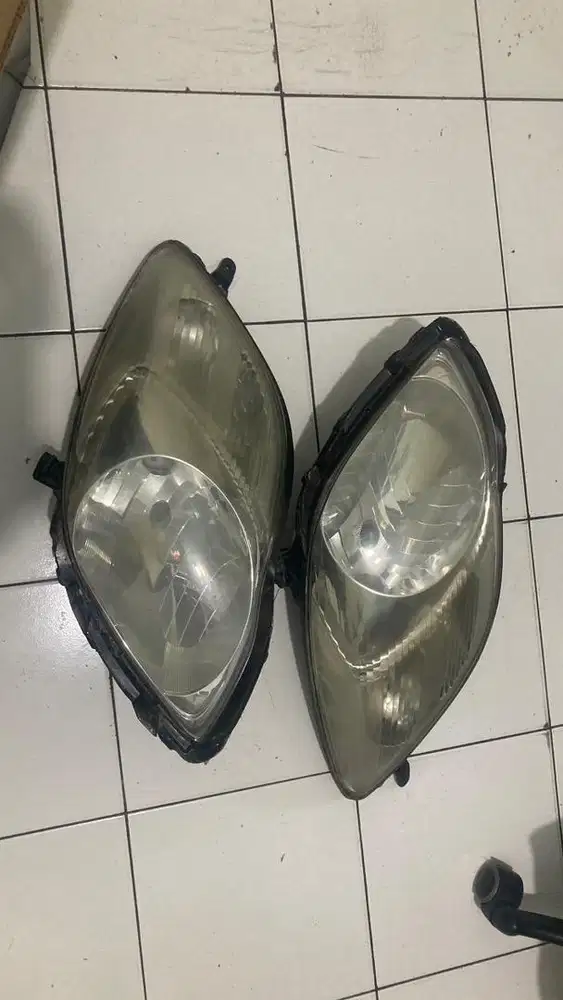 Head lamp yaris bapau