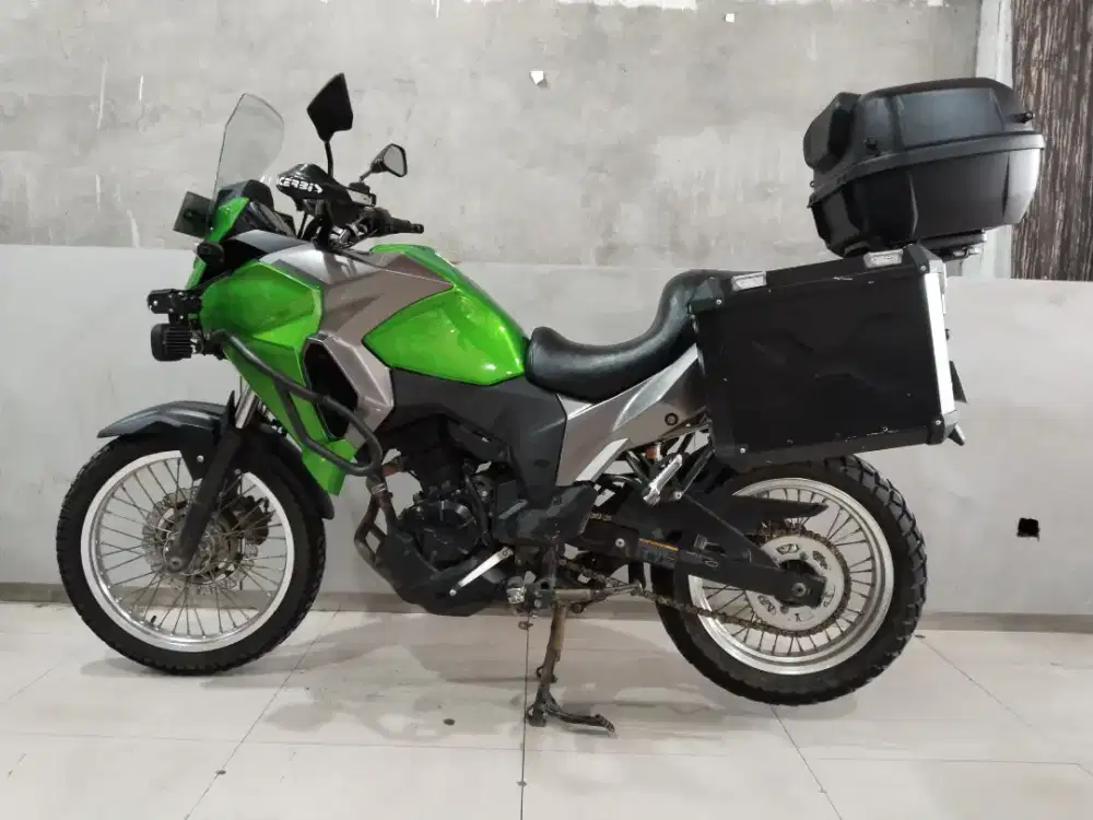 KAWASAKI VERSYS 2017 LOW KM