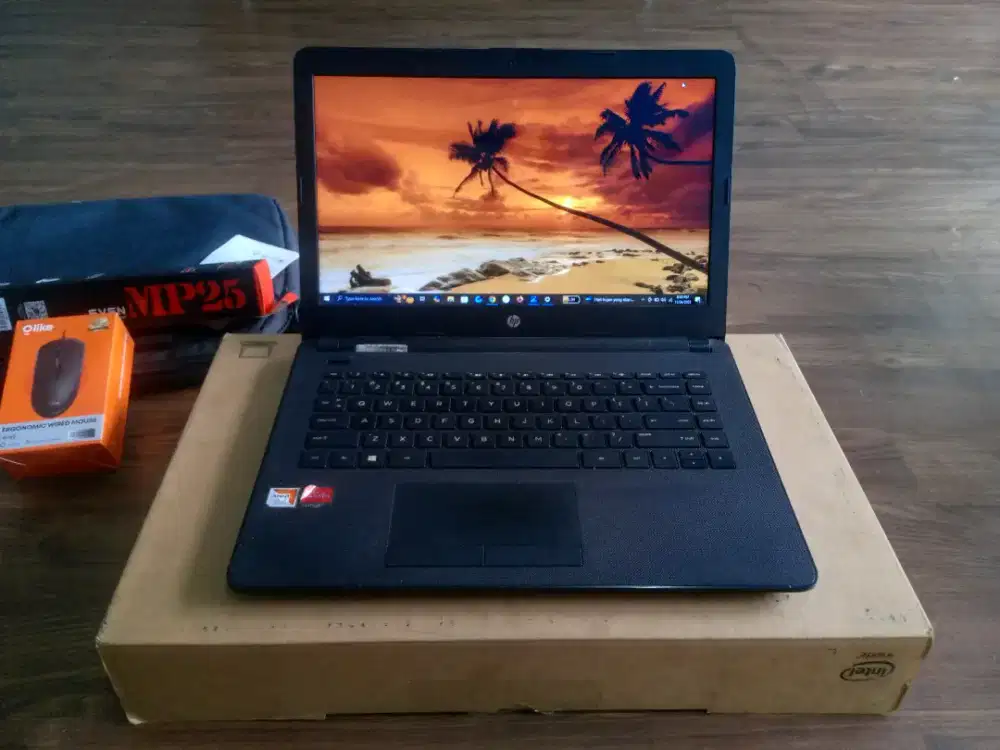 Laptop hp 14-bw0xx Processor AMD RADEON R3 RAM 4 SSD 256