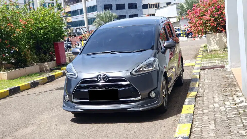 Toyota sienta q cvt 2017 abu