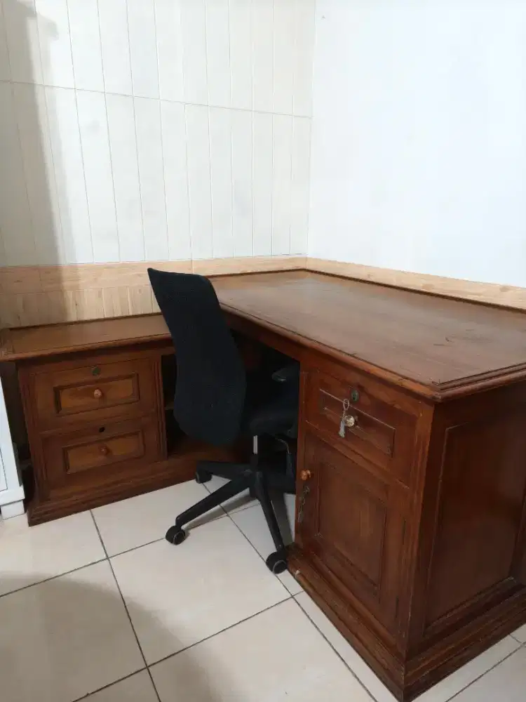 Meja Kerja plus Laci (bentuk L) kayu jati layak pakai