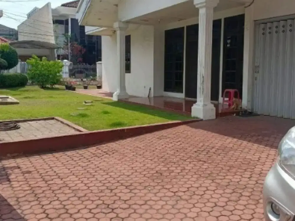 RUMAH LOKASI STRATEGIS HANYA DIHITUNG HARGA TANAH DI PERUM SATELIT INDAH