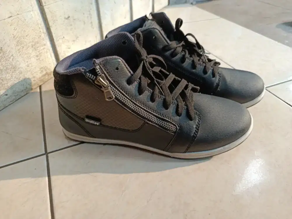 Sepatu Ardiles model resleting