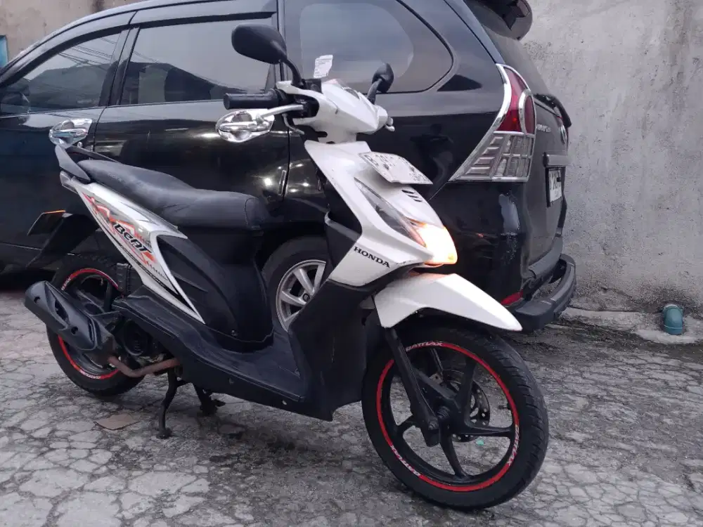 Honda BEAT tahun 2012 warna putih
