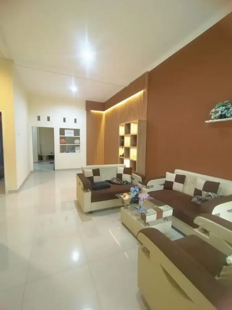 Rumah 2 lantai full isi murah