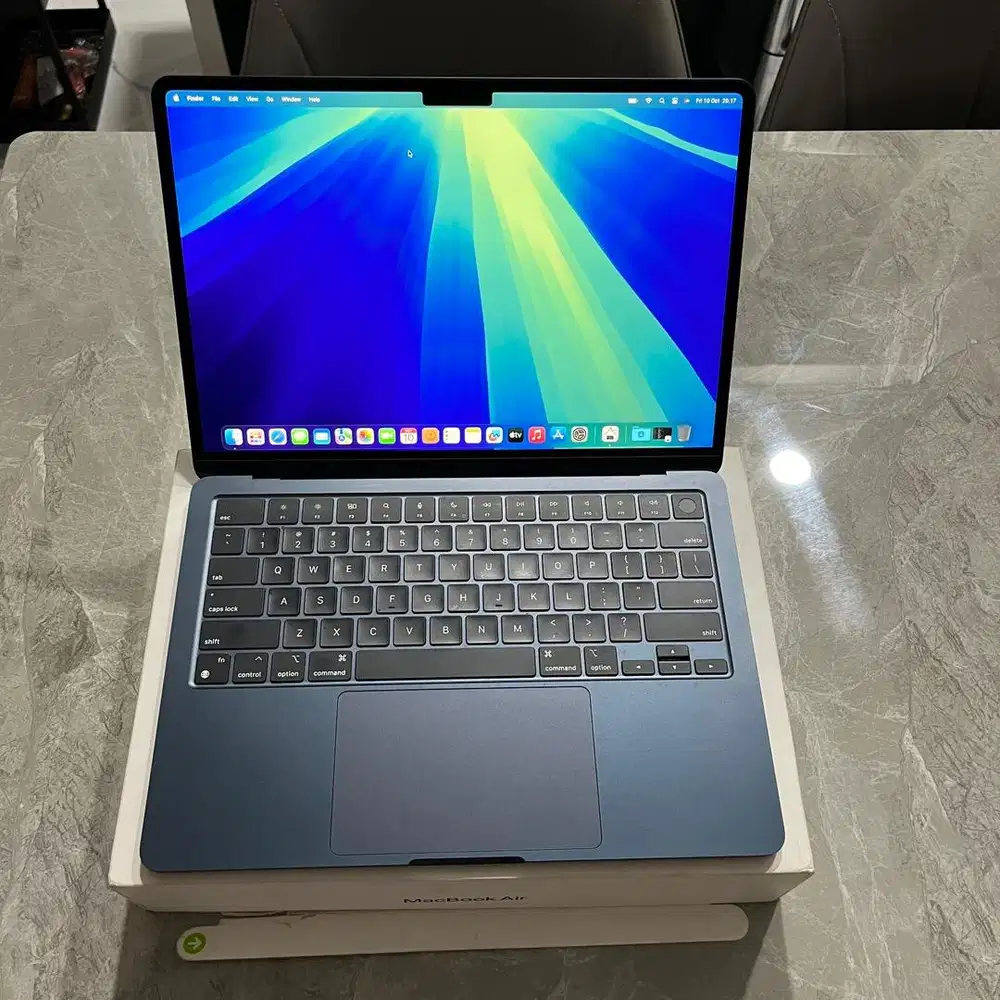 Macbook Air M2 16/256GB BH 100% Ibox GARANSI ON