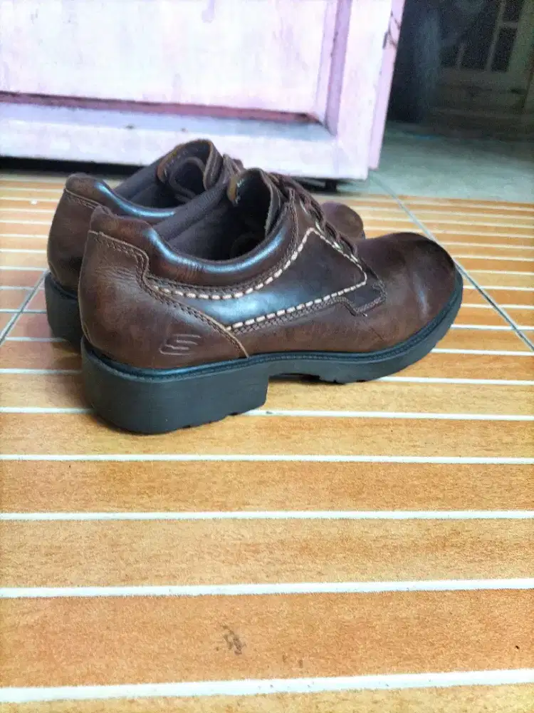 Skechers pantofel kulit uk.43