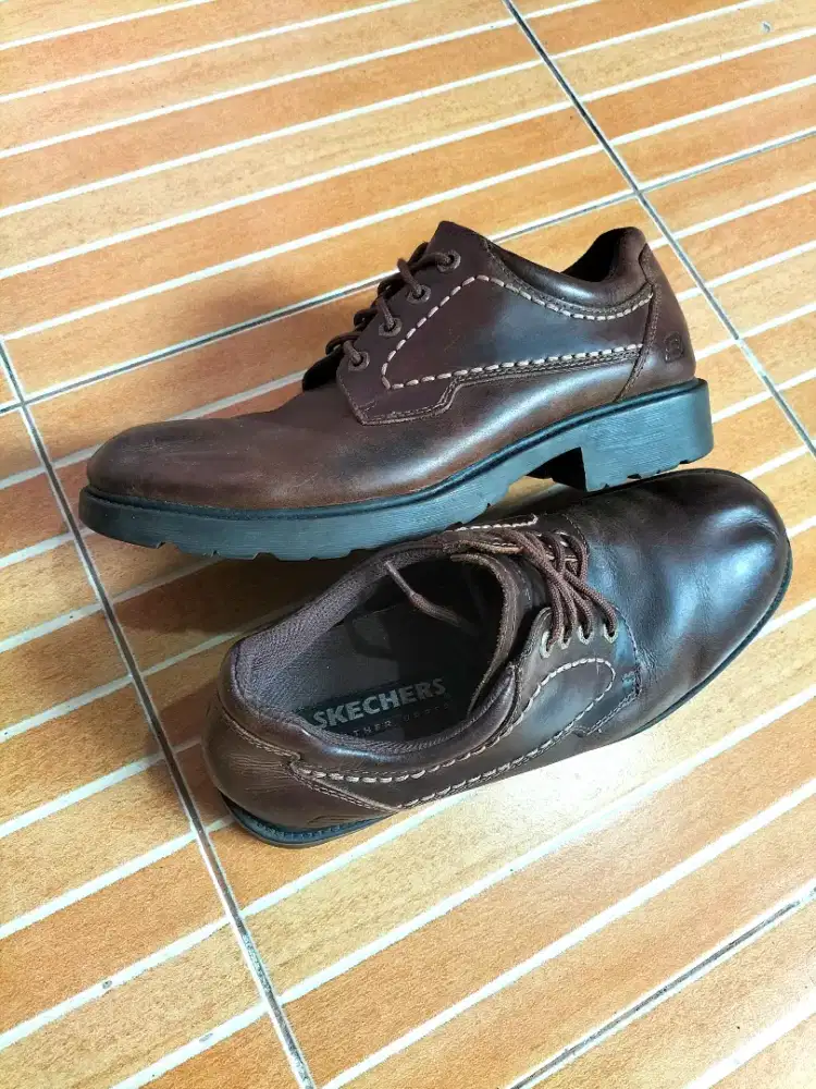 Skechers pantofel kulit uk.43